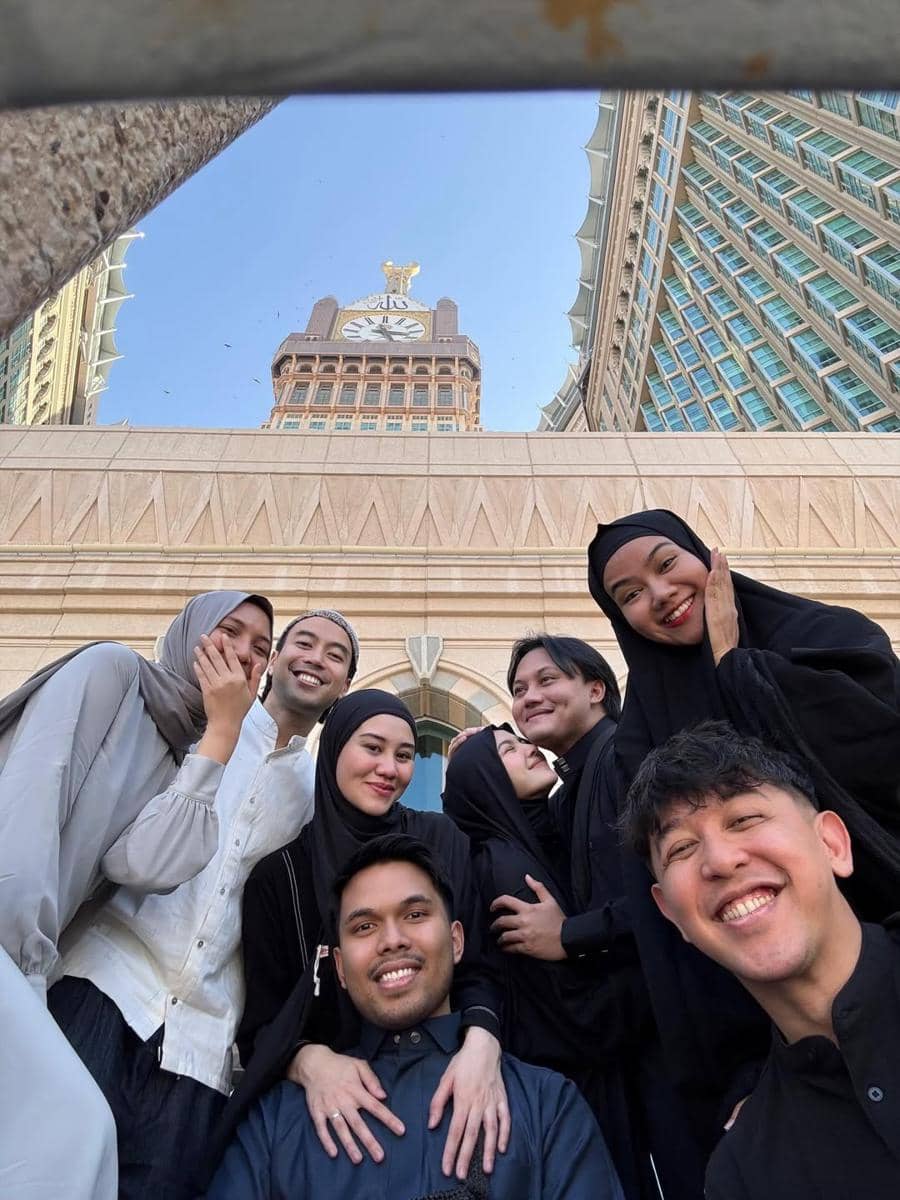 Potret Vidi Aldiano bersama para sahabat