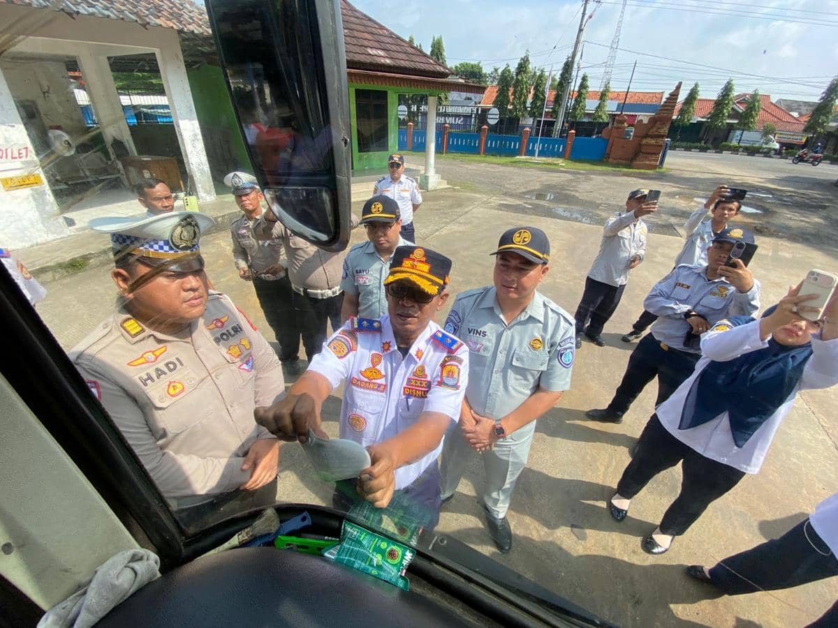 Jelang Arus Mudik, Bus Angkutan Umum di Cirebon Mulai Diperiksa Ketat