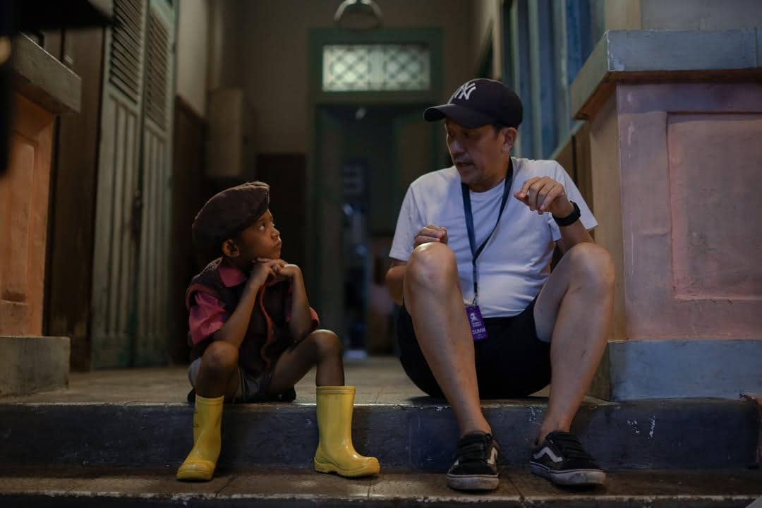 Sutradara Sim F mengarahkan pemain film Surat Untuk Masa Mudaku