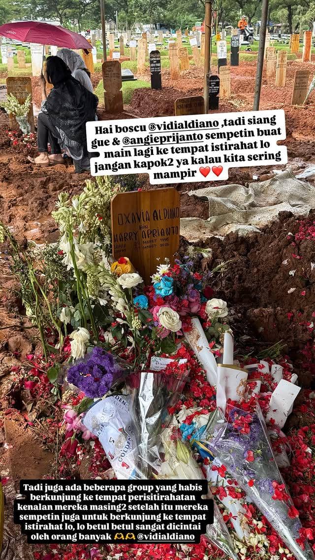 Sebagai sahabat, Ranggaz Laskmana turut datang ke makam Vidi