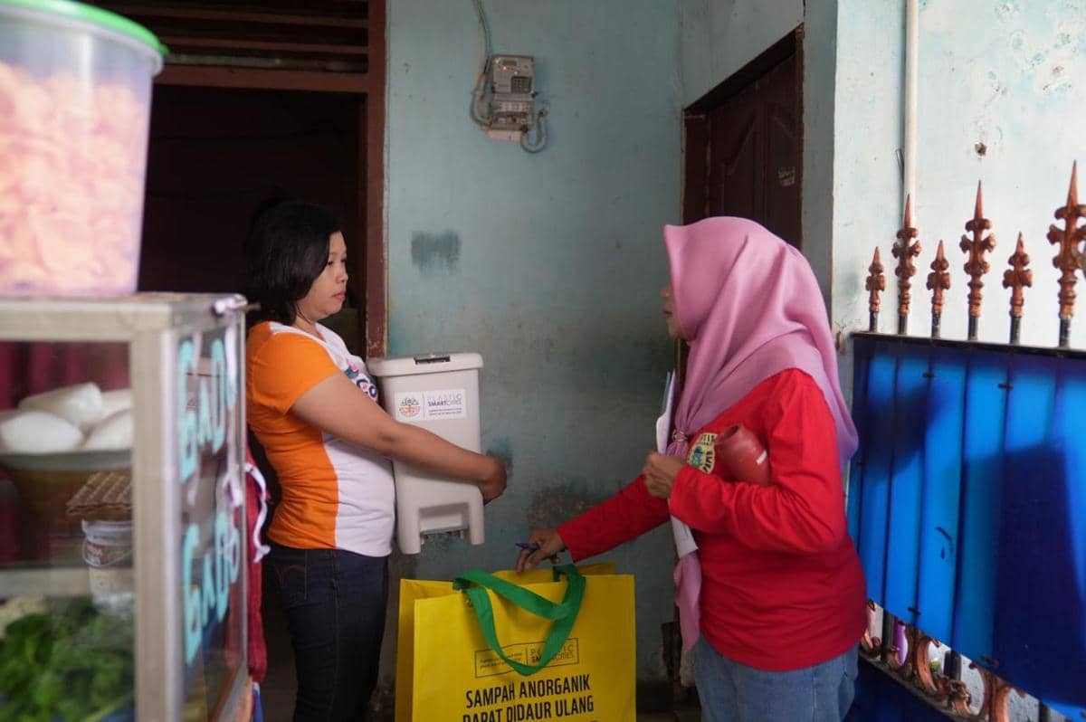 DLH DKI pilih sampah rumah tangga.