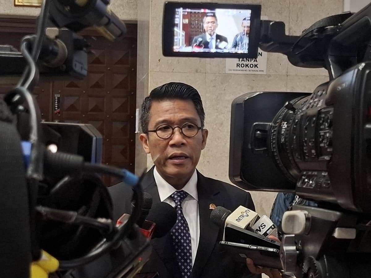 Ketua Komisi XI DPR RI Muhammad Misbakhun tanggapi wacana pemerintah menaikkan harga BBM bersubsidi. (IDN Times/Amir Faisol).