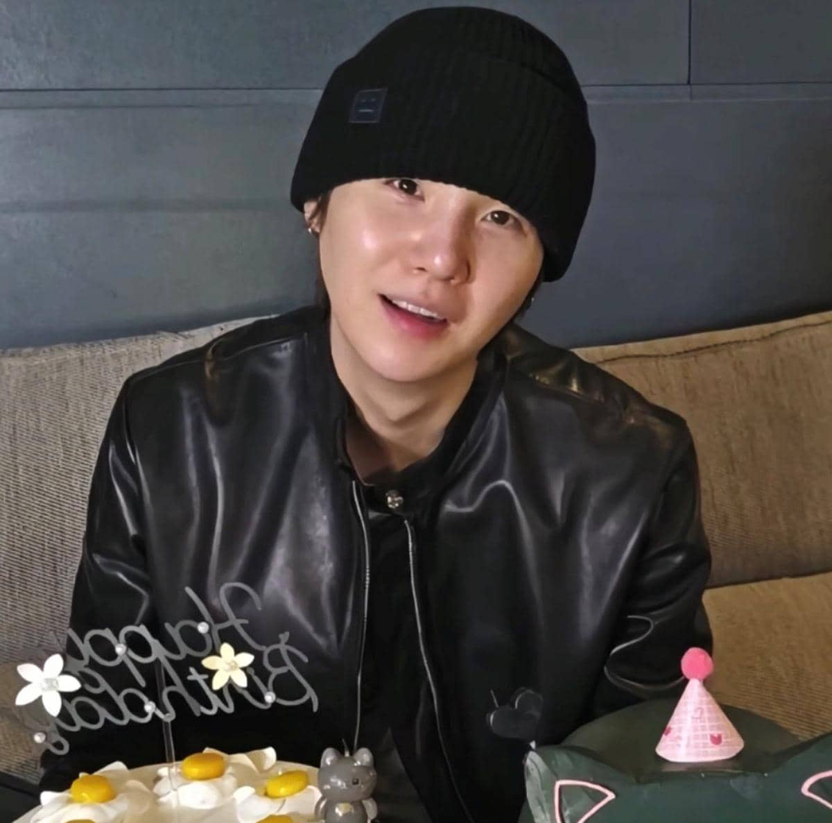 SUGA BTS bahas Ramadan dan puasa di Weverse Live ulang tahun