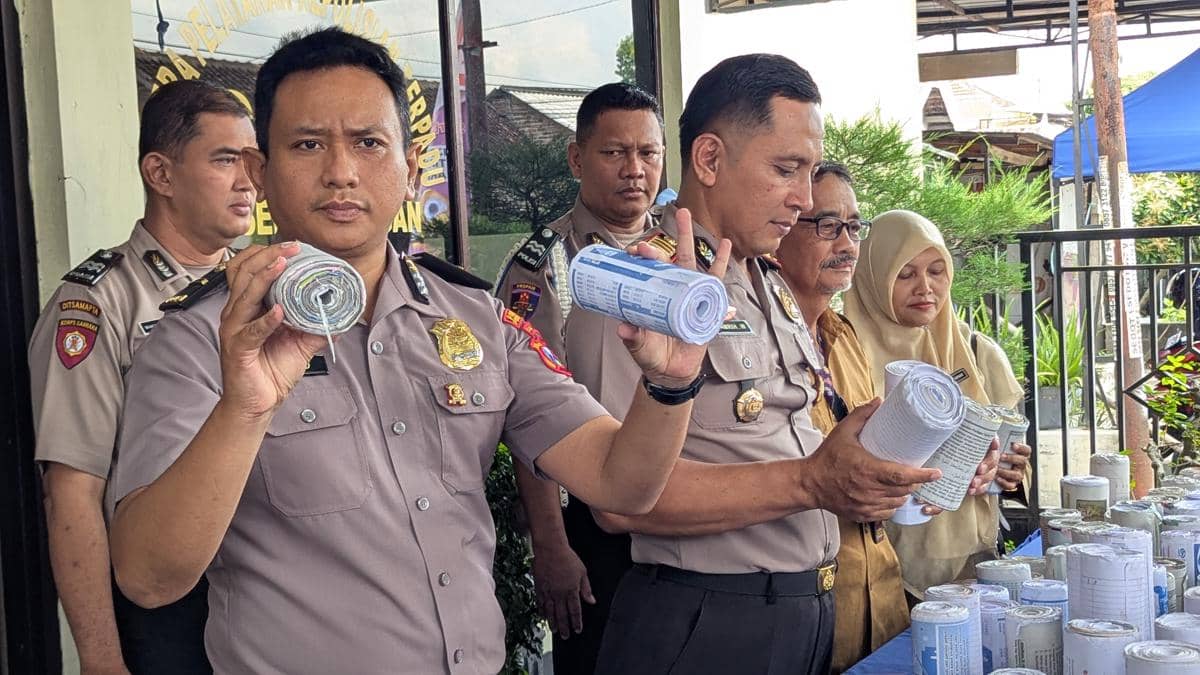 10 Anak di Ponorogo Bikin Ratusan Petasan dari Buku Sekolah