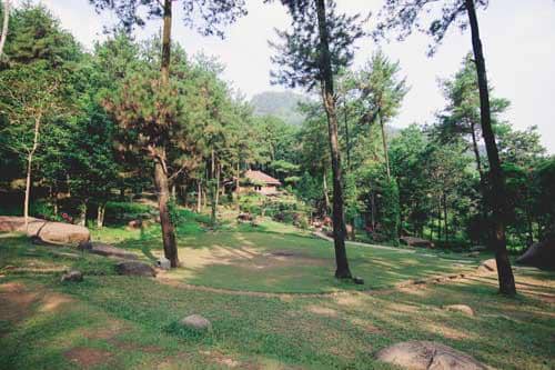 Potret camping ground di Gunung Pancar, Bogor 