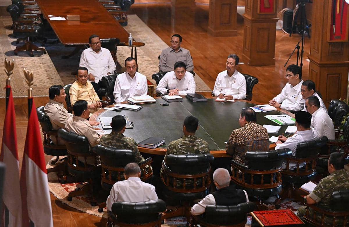 Momen Presiden Prabowo Rapat Kesiapan Pangan dan Energi Jelang Idul Fitri (dok. BPMI Sekretariat Presiden)
