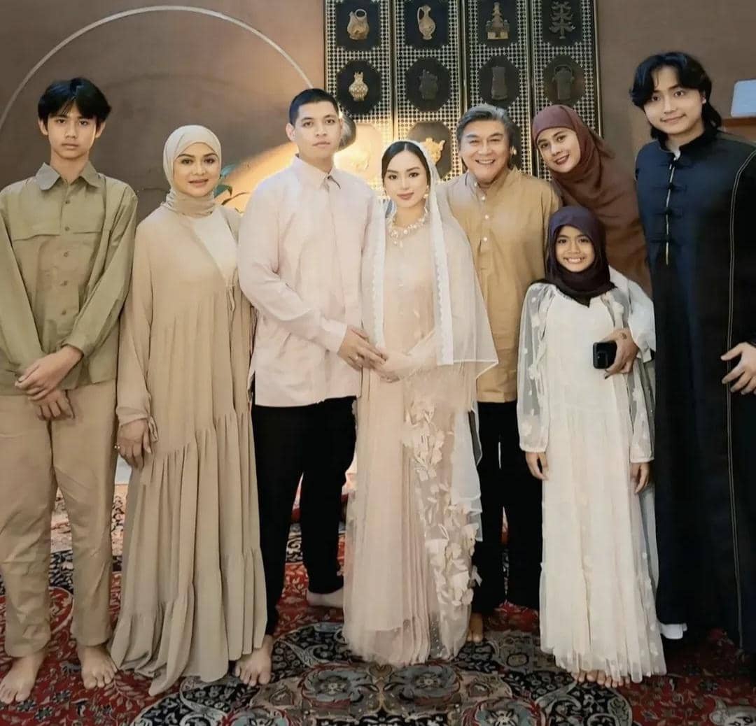 Tasyakuran kehamilan anak Willy Dozan