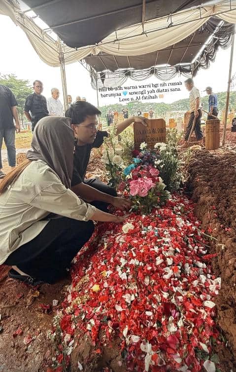 Aaliyah Massaid dan Thariq Halilintar tak henti-hentinya mengirimkan Al-fatiha untuk Vidi Aldiano