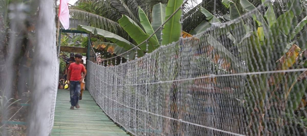 TNI AD membangun 40 unit jembatan Armco di Aceh. 