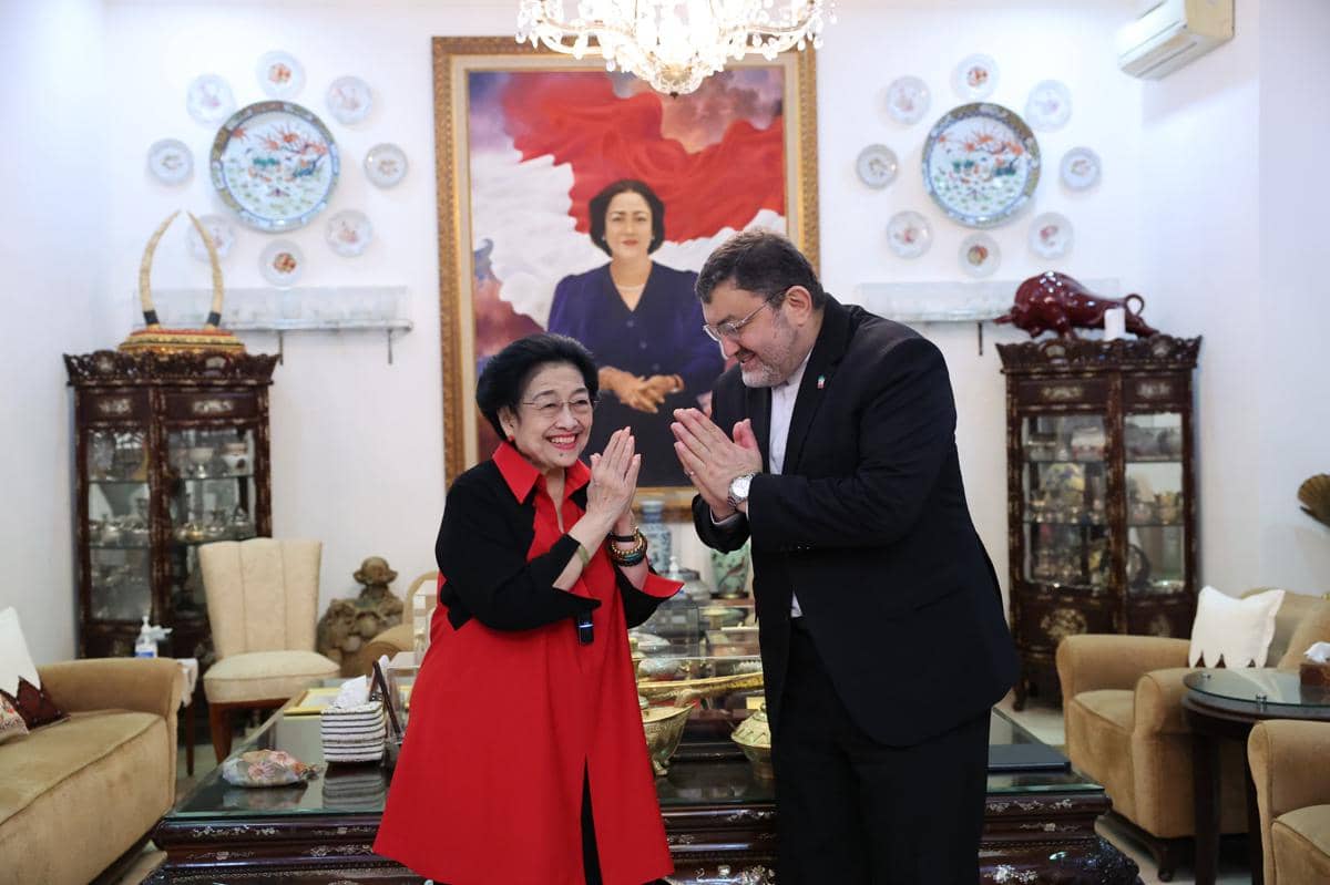 Megawati Soekarnoputri terima Duta Besar Republik Islam Iran untuk Indonesia Mohammad Boroujerdi di kediamannya, Menteng, Jakarta, Selasa (10/3/2026). (Dok. PDIP)