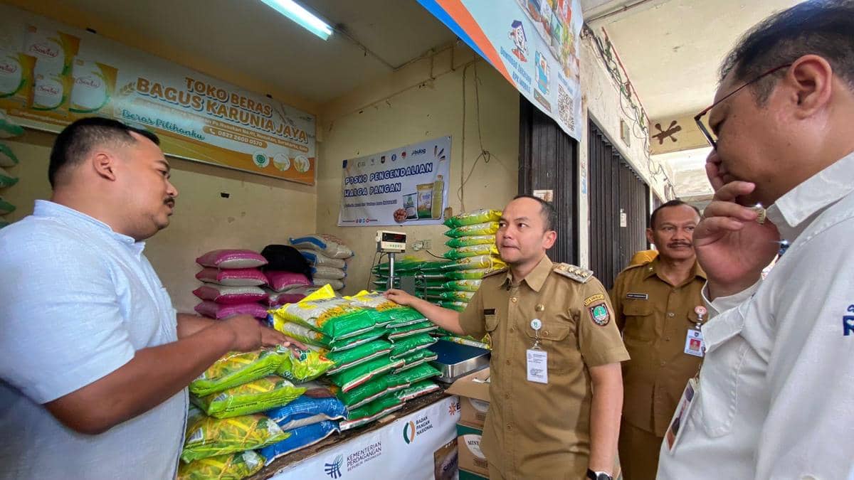 Jelang Lebaran, Wali Kota Solo Pastikan Stok Bapokting Aman