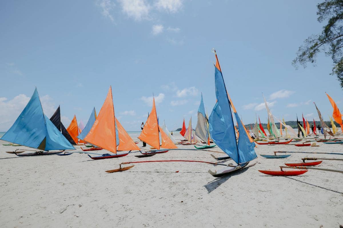 Aksi tradisi Jong di Kepulauan Riau