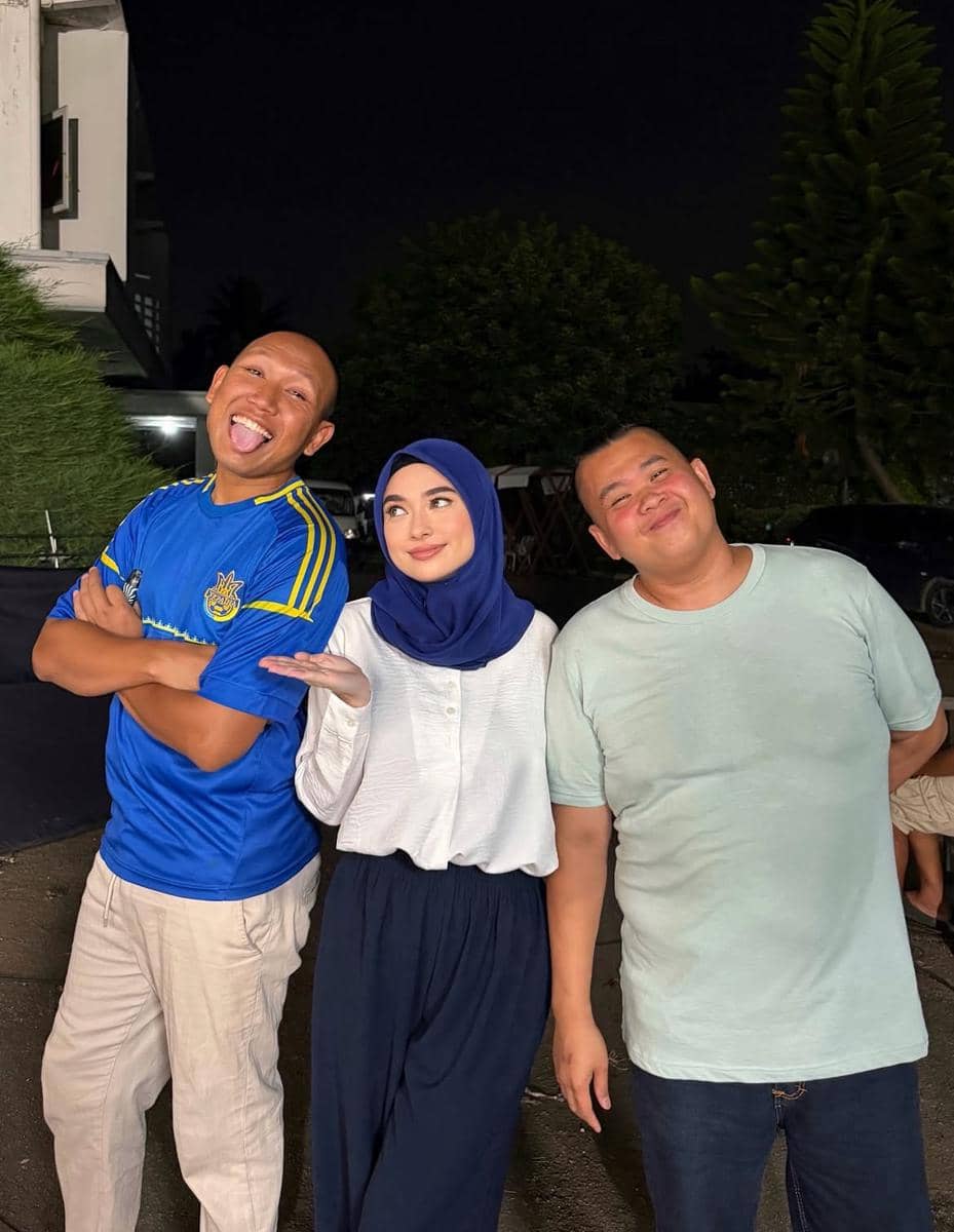 Amanda Rigby bagikan momen bersama dengan Oki Rengga dan Lolox, lawan mainnya di sinetron Dunia Tanpa Tuhan