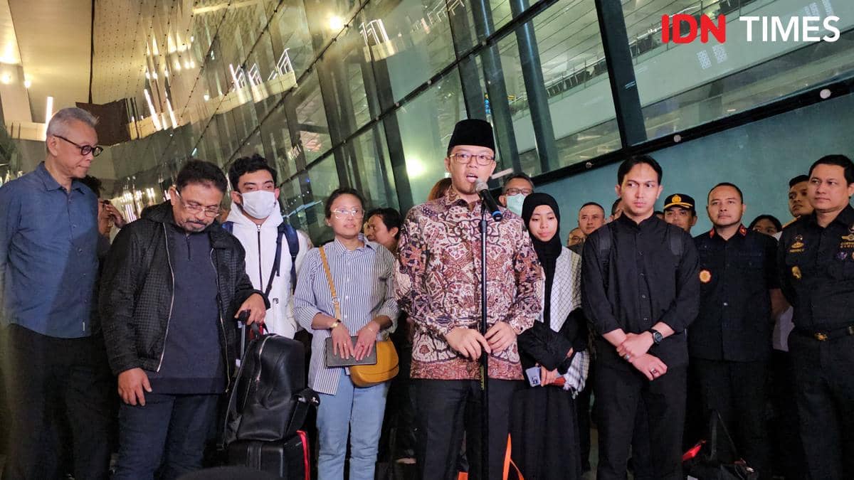 22 WNI yang dievakuasi dari Iran tiba di Indonesia