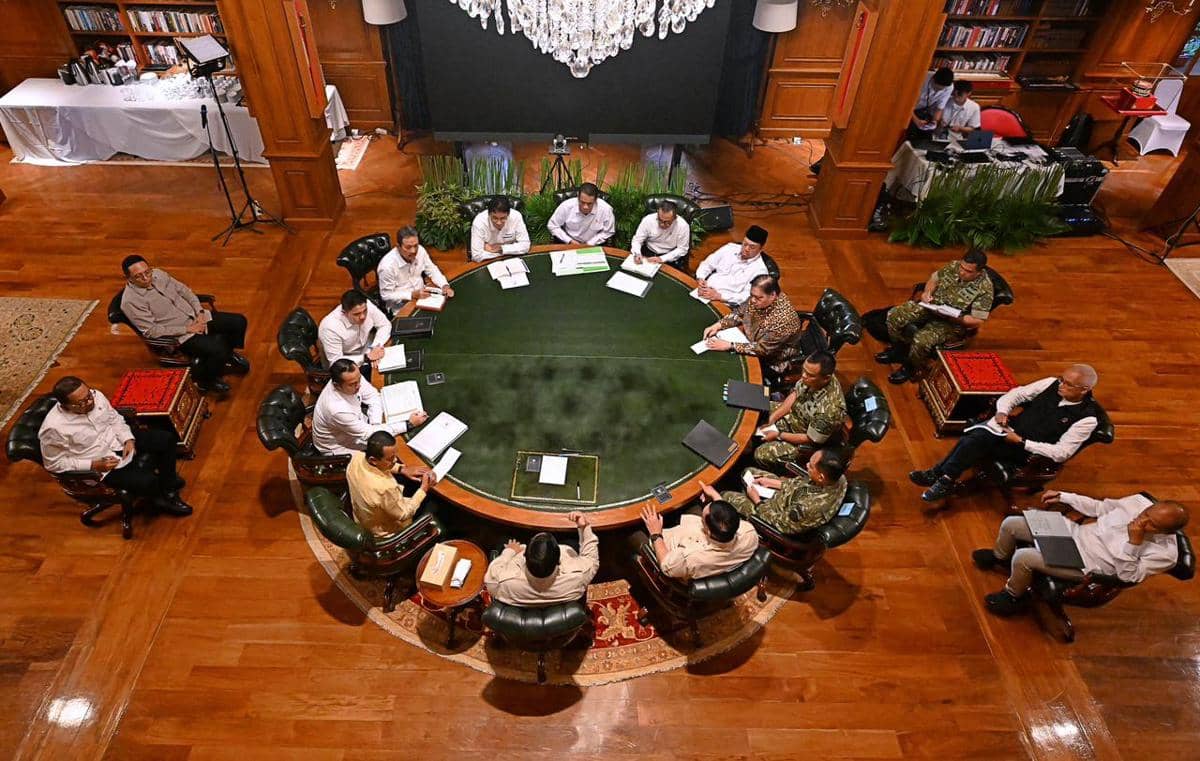 Momen Presiden Prabowo Rapat Kesiapan Pangan dan Energi Jelang Idul Fitri (dok. BPMI Sekretariat Presiden)