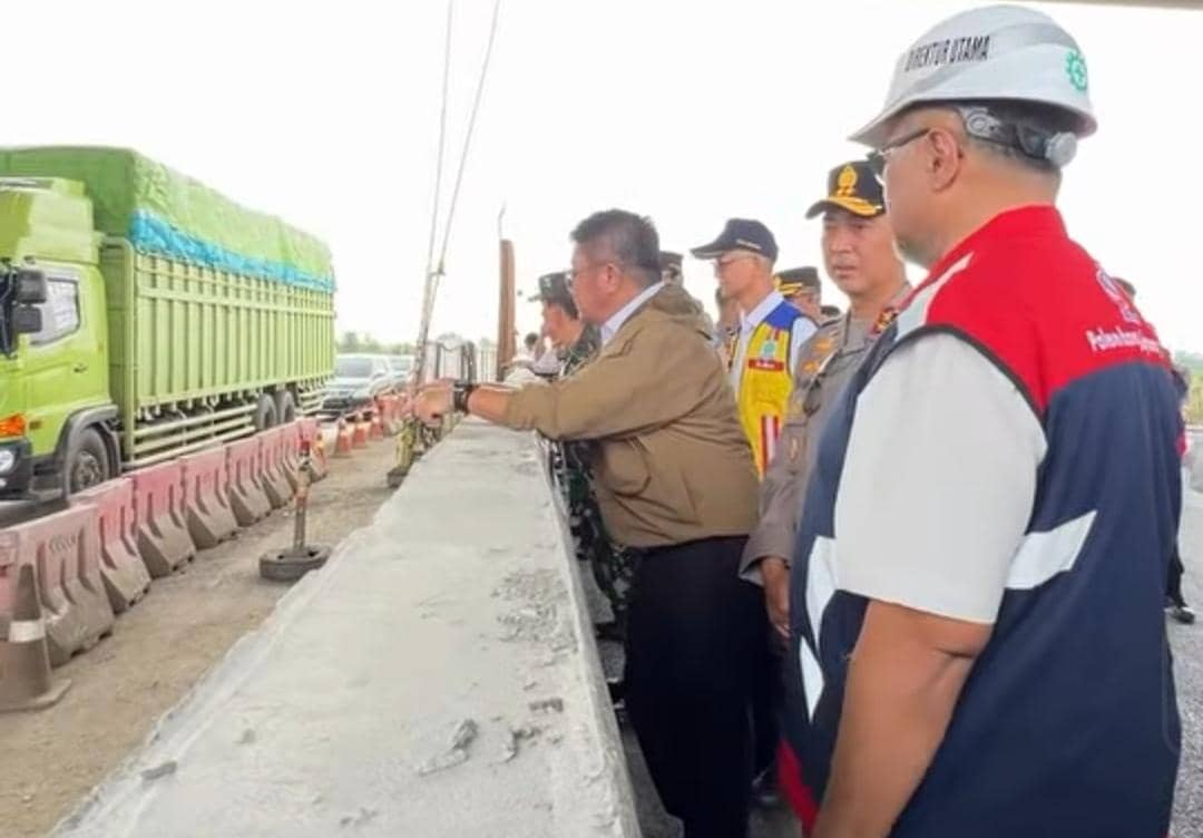 Gubernur Sumsel dan Kapolda Sumsel saat meninjau ruas Tol Palembang-Betung. (Dok. Pemprov Sumsel)