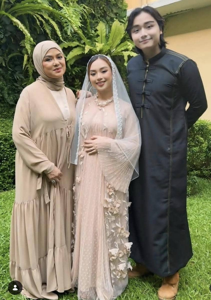 Tasyakuran kehamilan anak Willy Dozan