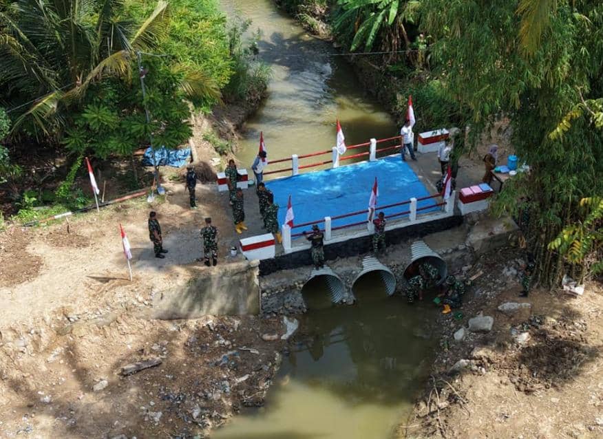 Pulihkan Akses Warga, TNI AD Dirikan 40 Jembatan Armco di Aceh