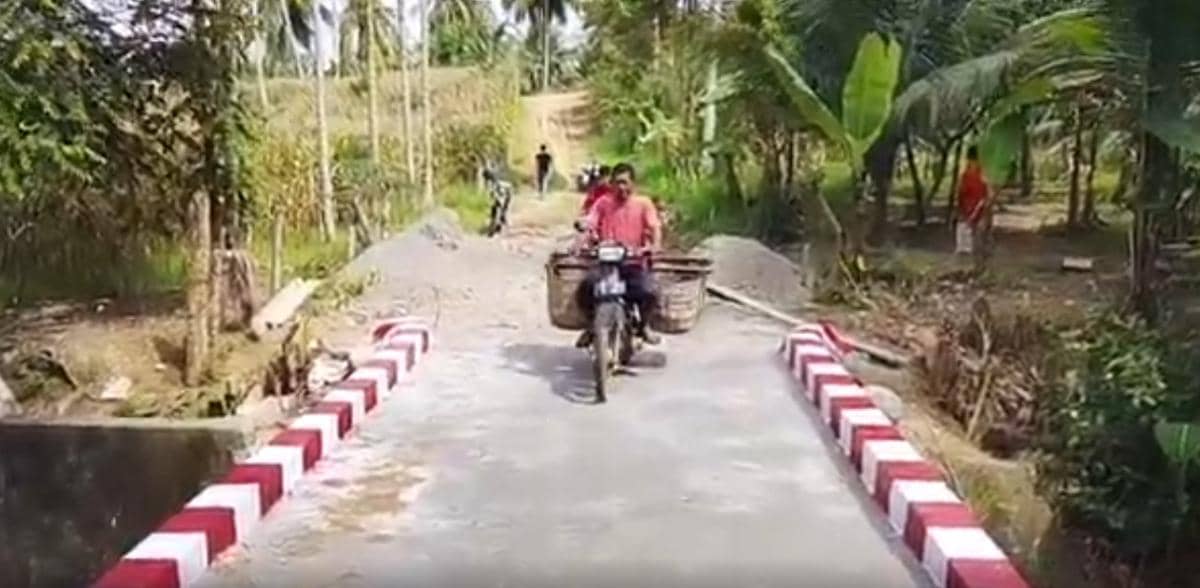 TNI Angkatan Darat membangun 40 unit jembatan Armco di Aceh. 