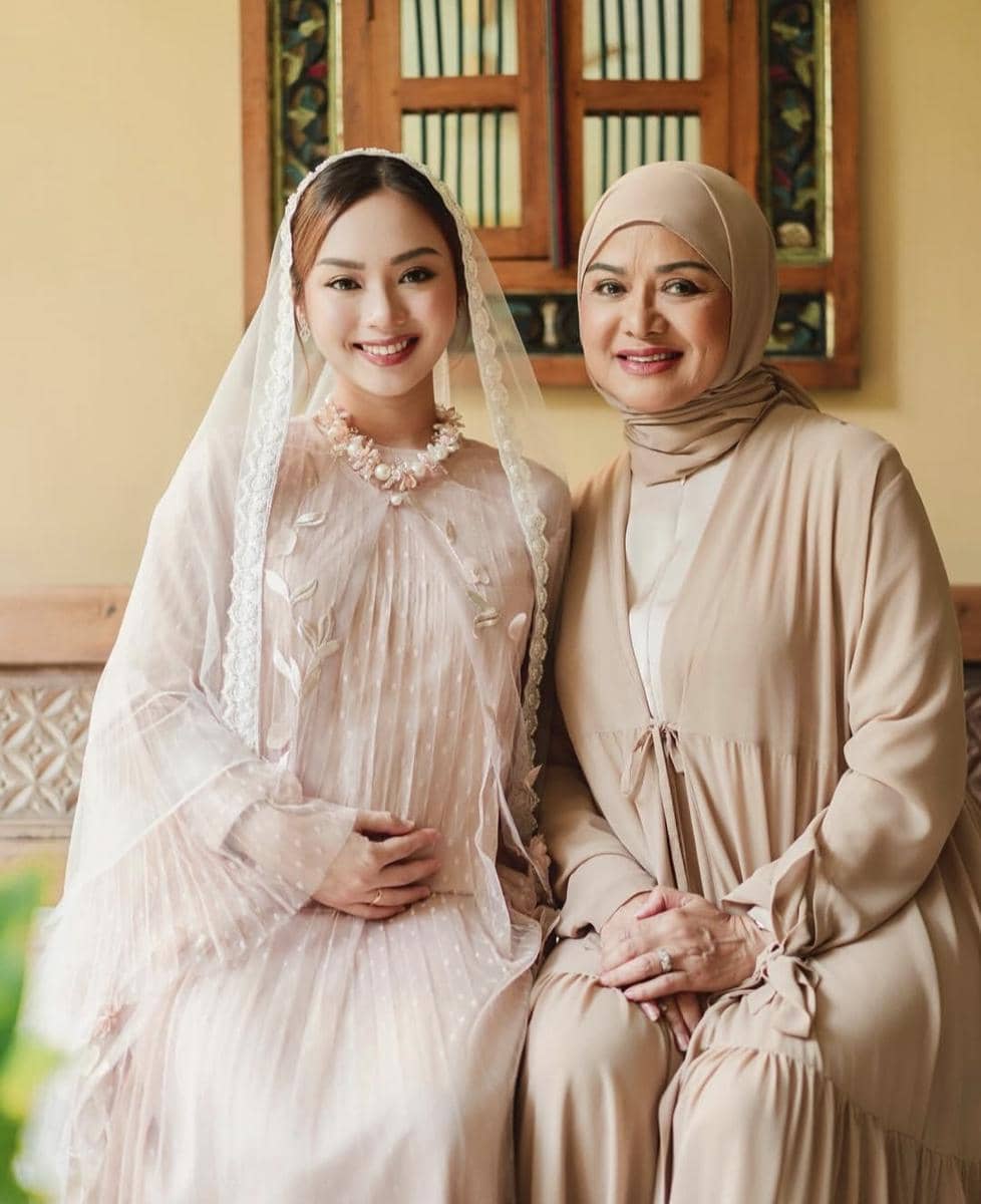 Tasyakuran kehamilan anak Willy Dozan