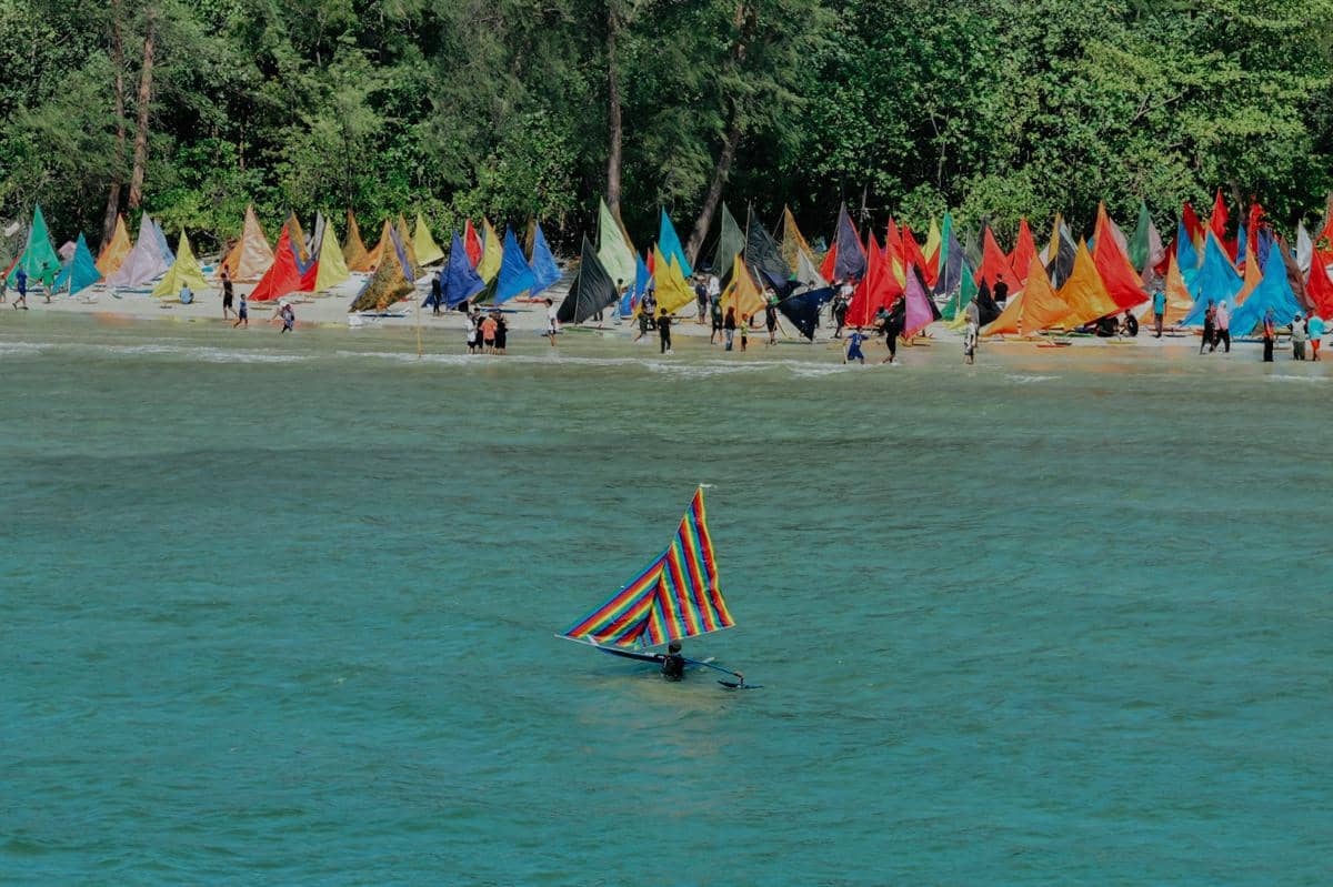 Aksi tradisi Jong di Kepulauan Riau