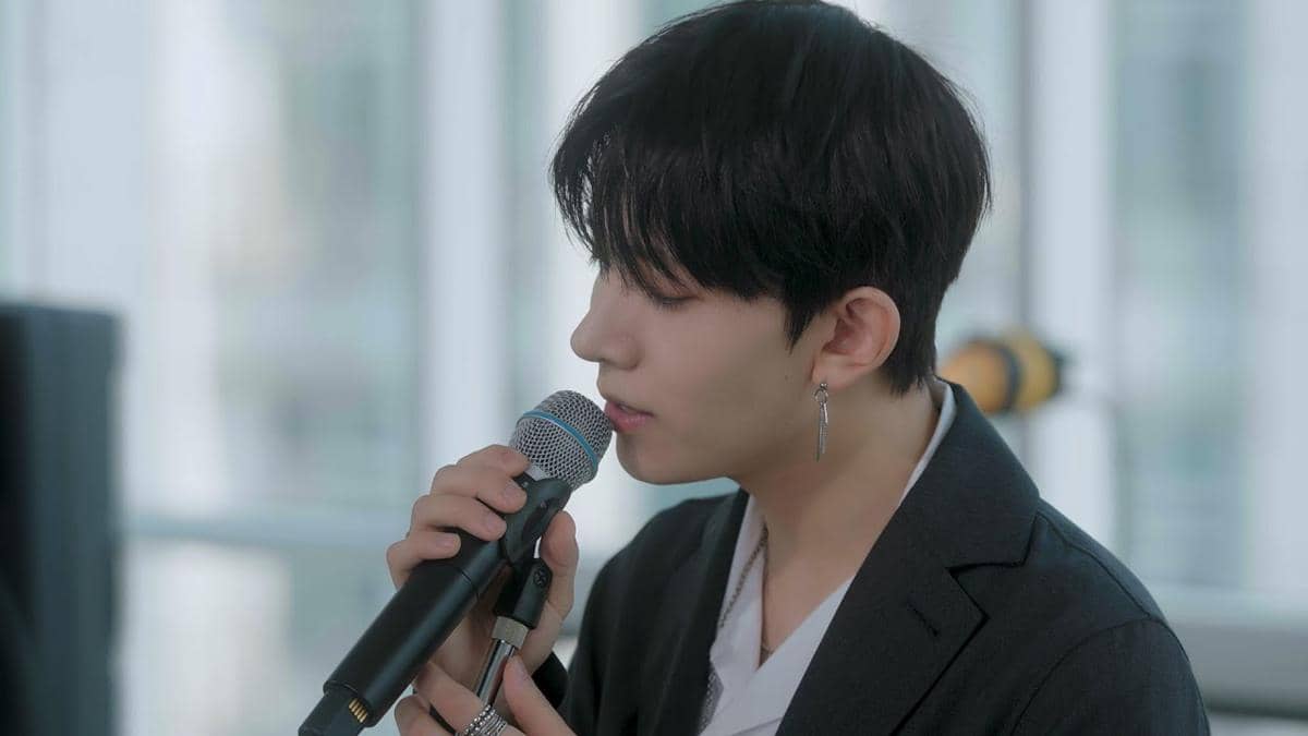 cuplikan Heeseung di cover lagu "Off My Face"