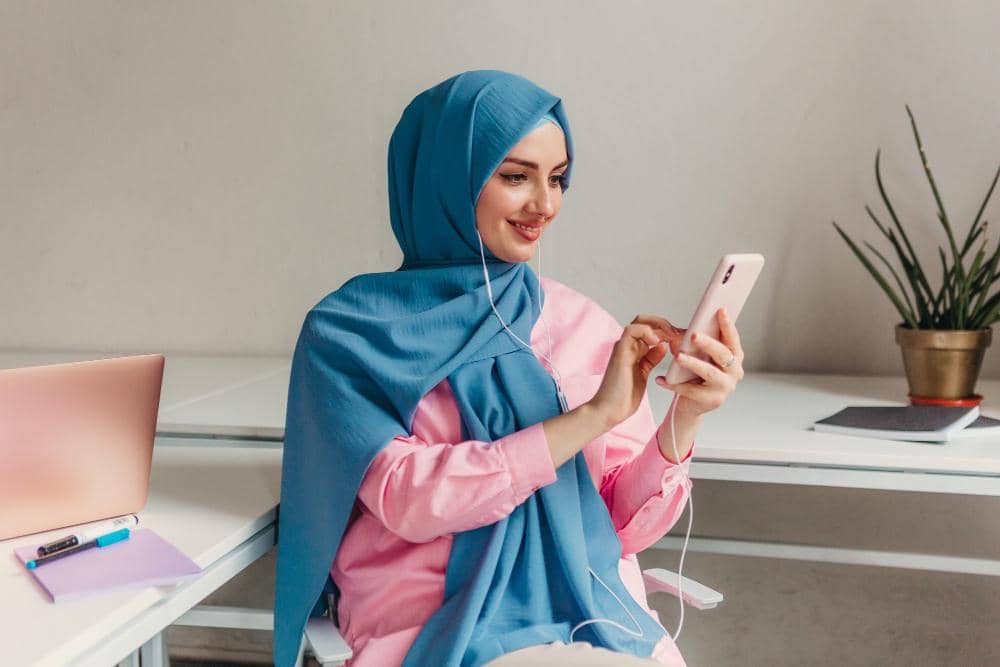 ilustrasi perempuan melakukan video call