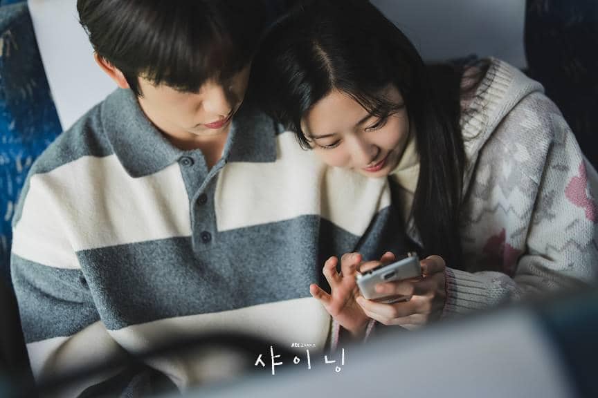 Cuplikan drama Korea Still Shining