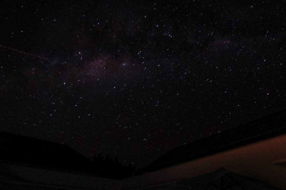 langit cerah bertabur bintang saat Nyepi 