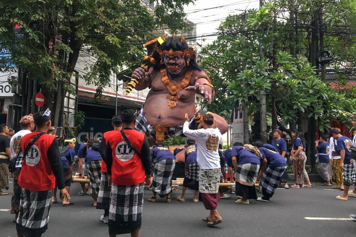 ogoh-ogoh yang siap diarak 