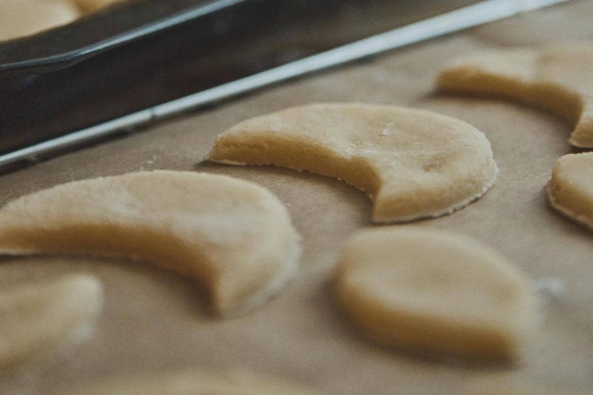 ilustrasi adonan kue putri salju 