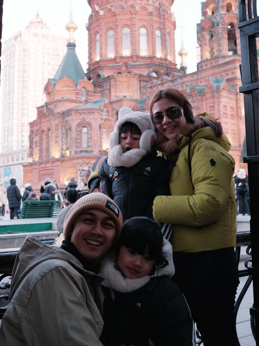 Keluarga Felicya Angelista jalan-jalan di Kota Harbin