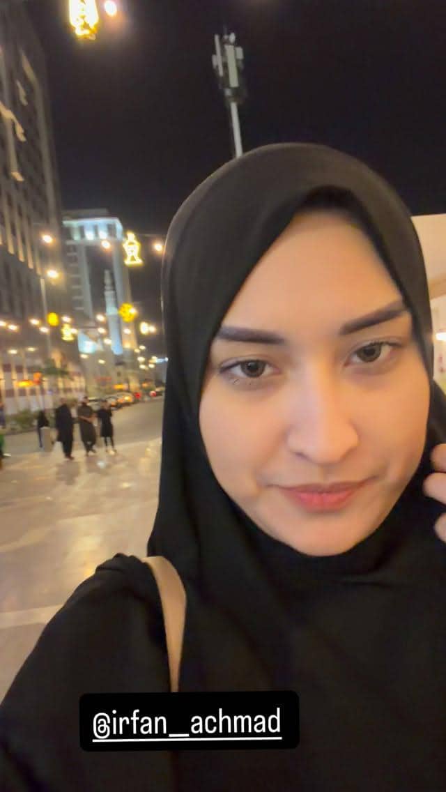 Angbeen Rishi jalani umrah seorang diri di bulan Ramadan