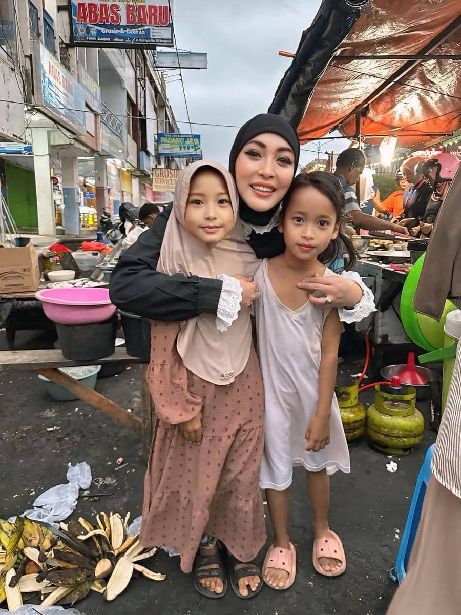 Angelina Sondakh ngabuburit di Kota Bengkulu