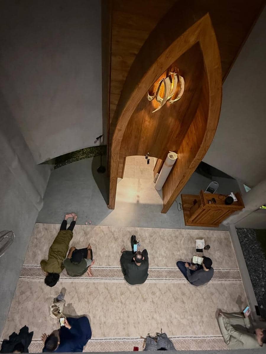 Zaskia Adya Mecca iktikaf di malam ke-21 Ramadan