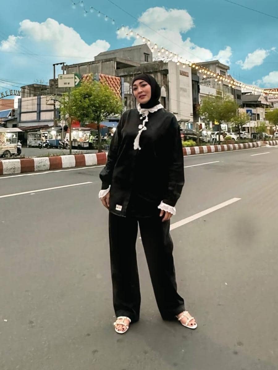 Angelina Sondakh ngabuburit di Kota Bengkulu