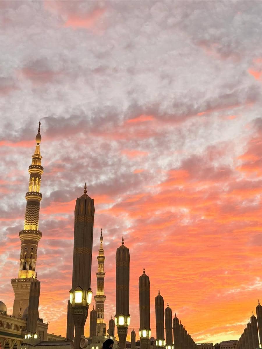 Vanesha Prescilla umrah di tanah suci.