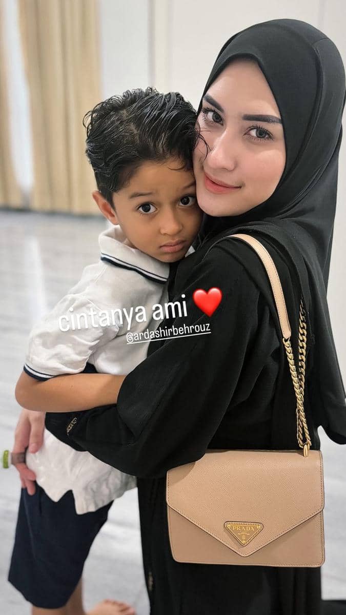 Angbeen Rishi jalani umrah seorang diri di bulan Ramadan