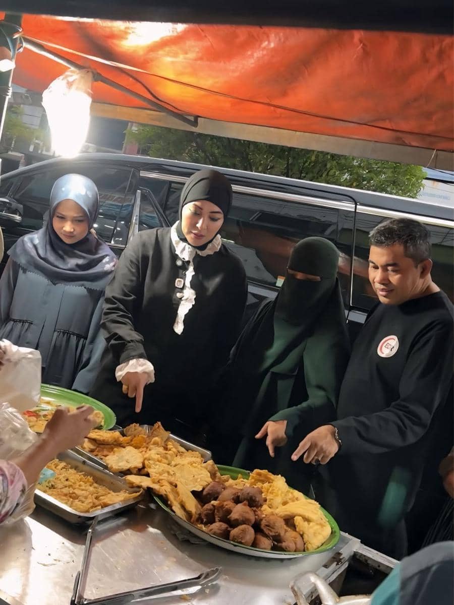 Angelina Sondakh ngabuburit di Kota Bengkulu