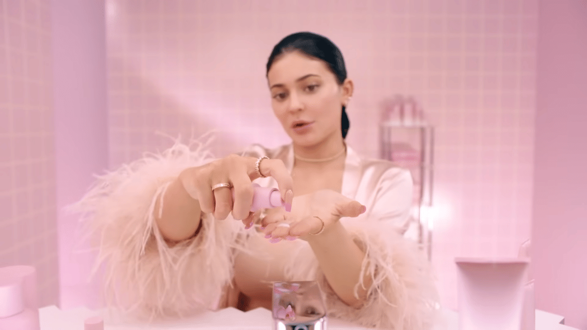 Skincare Routine ala Kylie Jenner, Pacar Timothée Chalamet