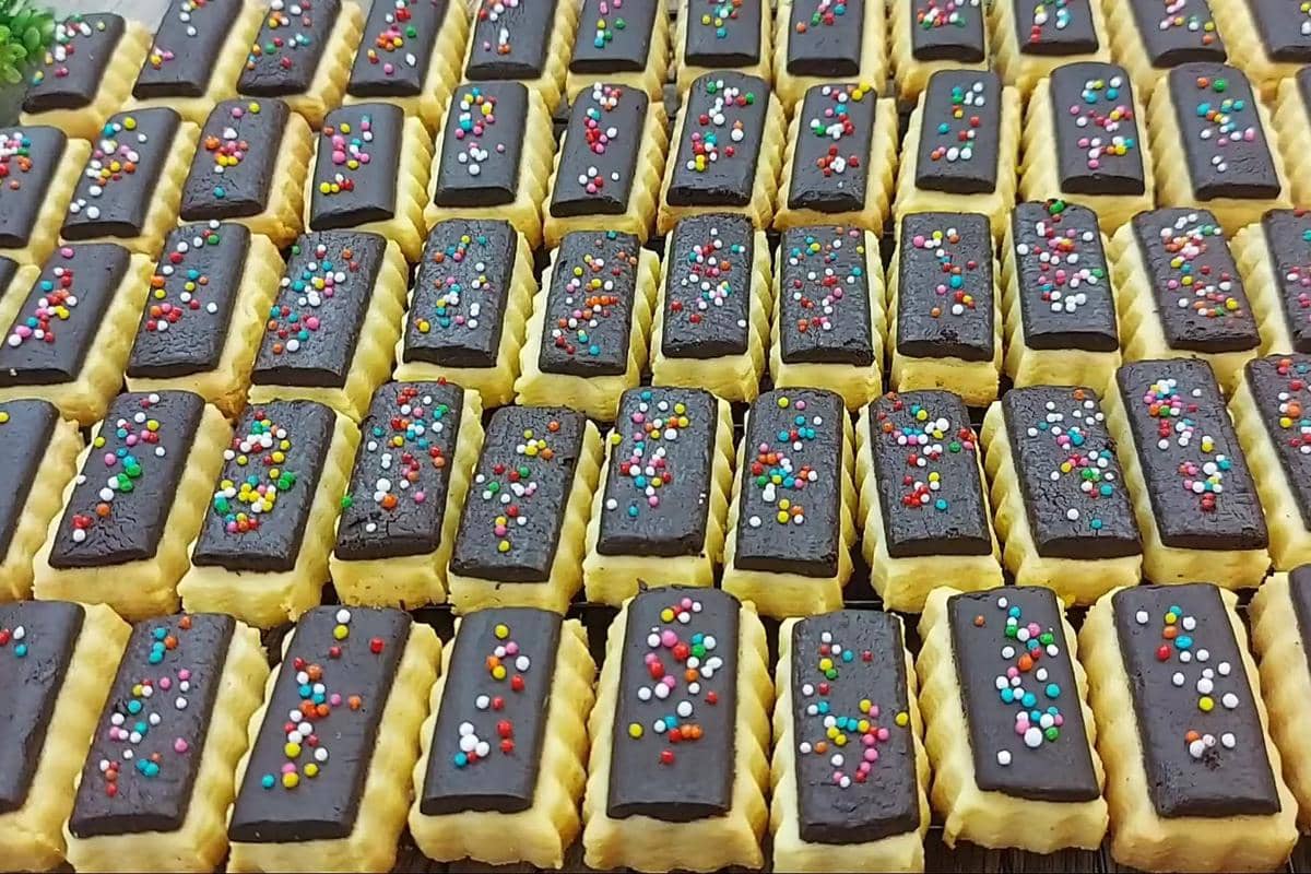 ilustrasi choco stick cookies