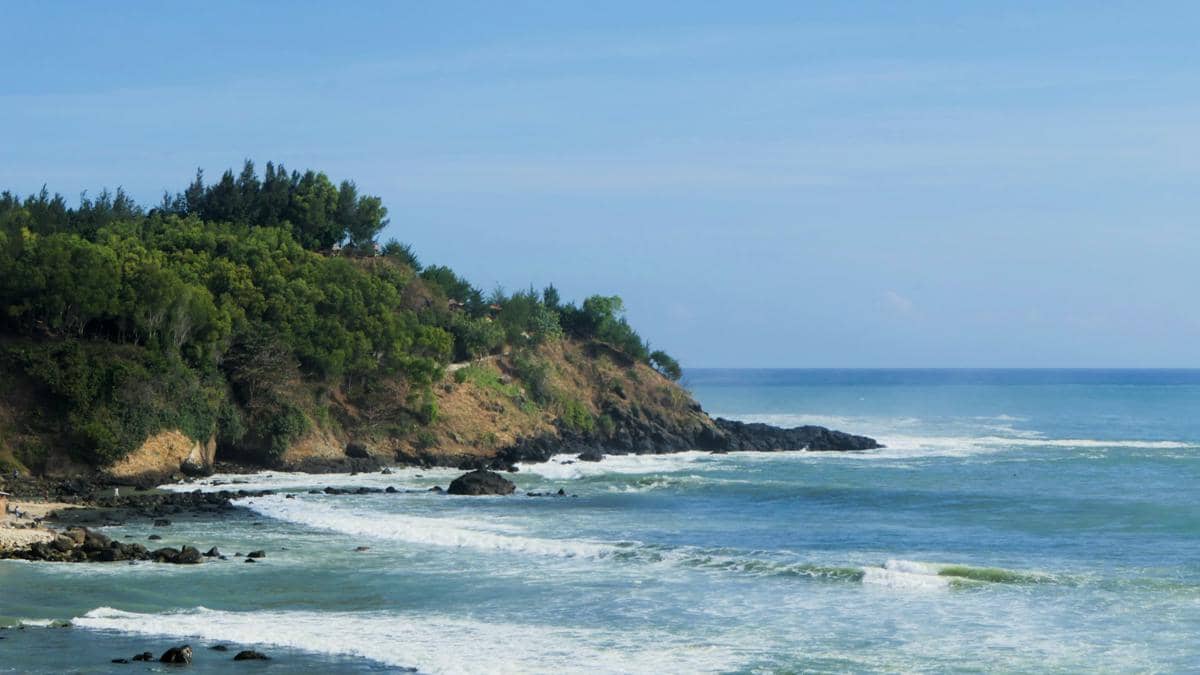 Potret Pantai Menganti Kebumen