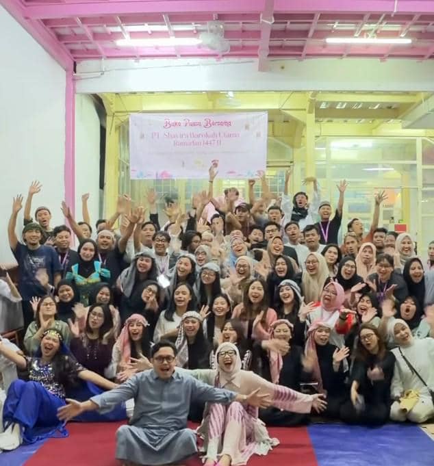 Artis Buka Puasa Bareng Karyawan