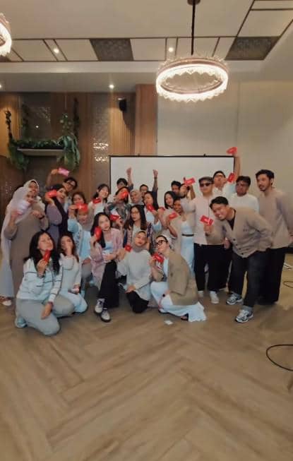 Artis Buka Puasa Bareng Karyawan