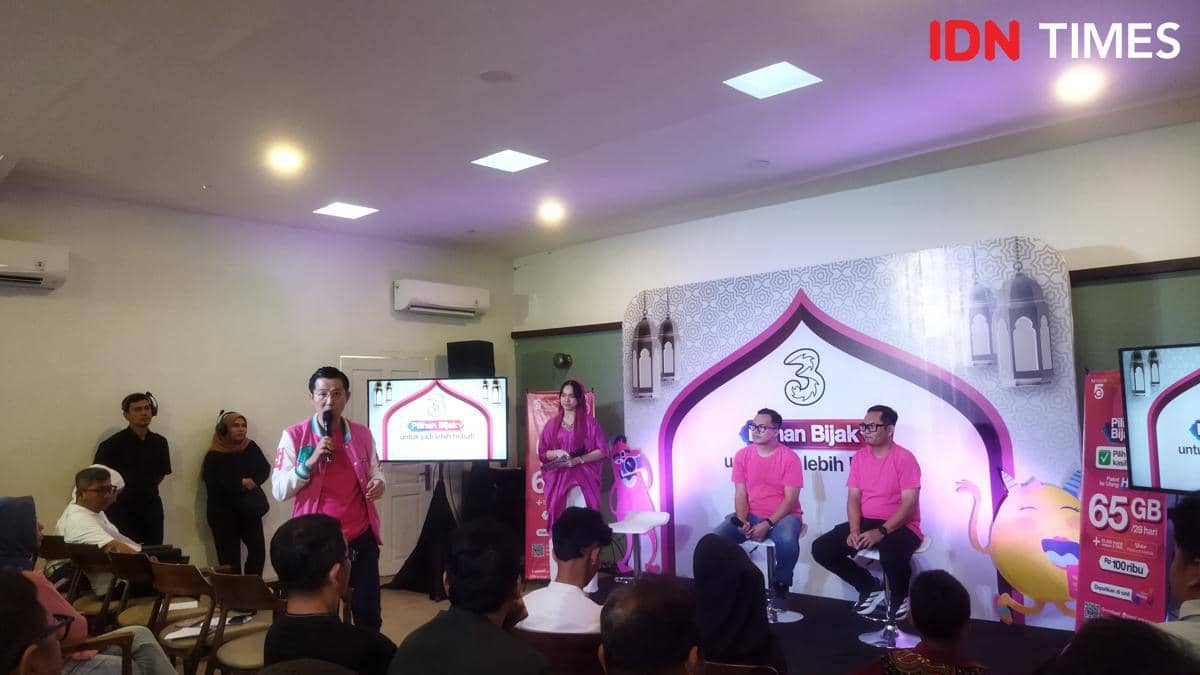 EVP Head of Circle Sumatra Indosat Ooredoo Hutchison, Agus Sulistio menjelaskan program Ramadan Tri (IDN Times/Indah Permata Sari)