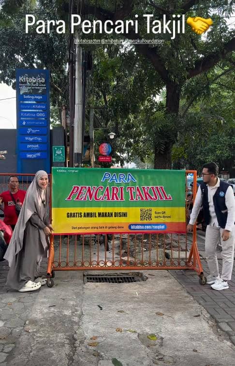 Zaskia Adya Mecca Bagi-bagi 1.200 Takjil (instagram.com/zaskiaadyamecca)