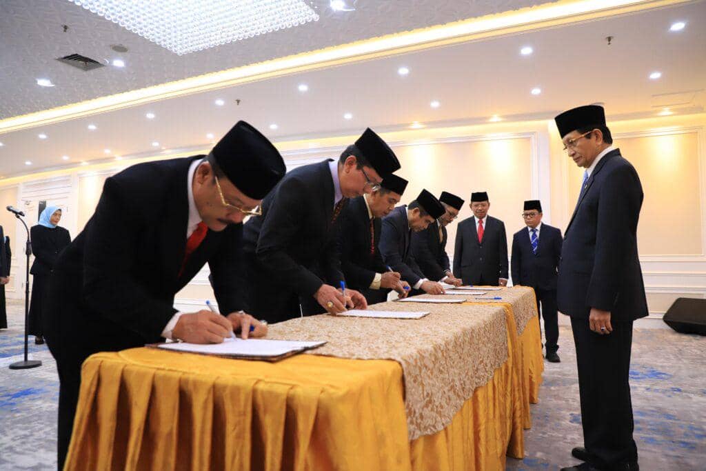 Menteri Agama Republik Indonesia, Nasaruddin Umar, melantik kembali Wan Jamaluddin sebagai Rektor Universitas Islam Negeri Raden Intan Lampung untuk masa jabatan 2026–2030 di kantor Kementerian Agama Republik Indonesia