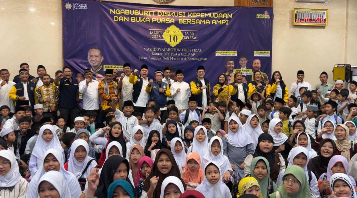 AMPI Ngabuburit dan Buka Puasa Bareng Ratusan Anak Yatim di Kantor Golkar