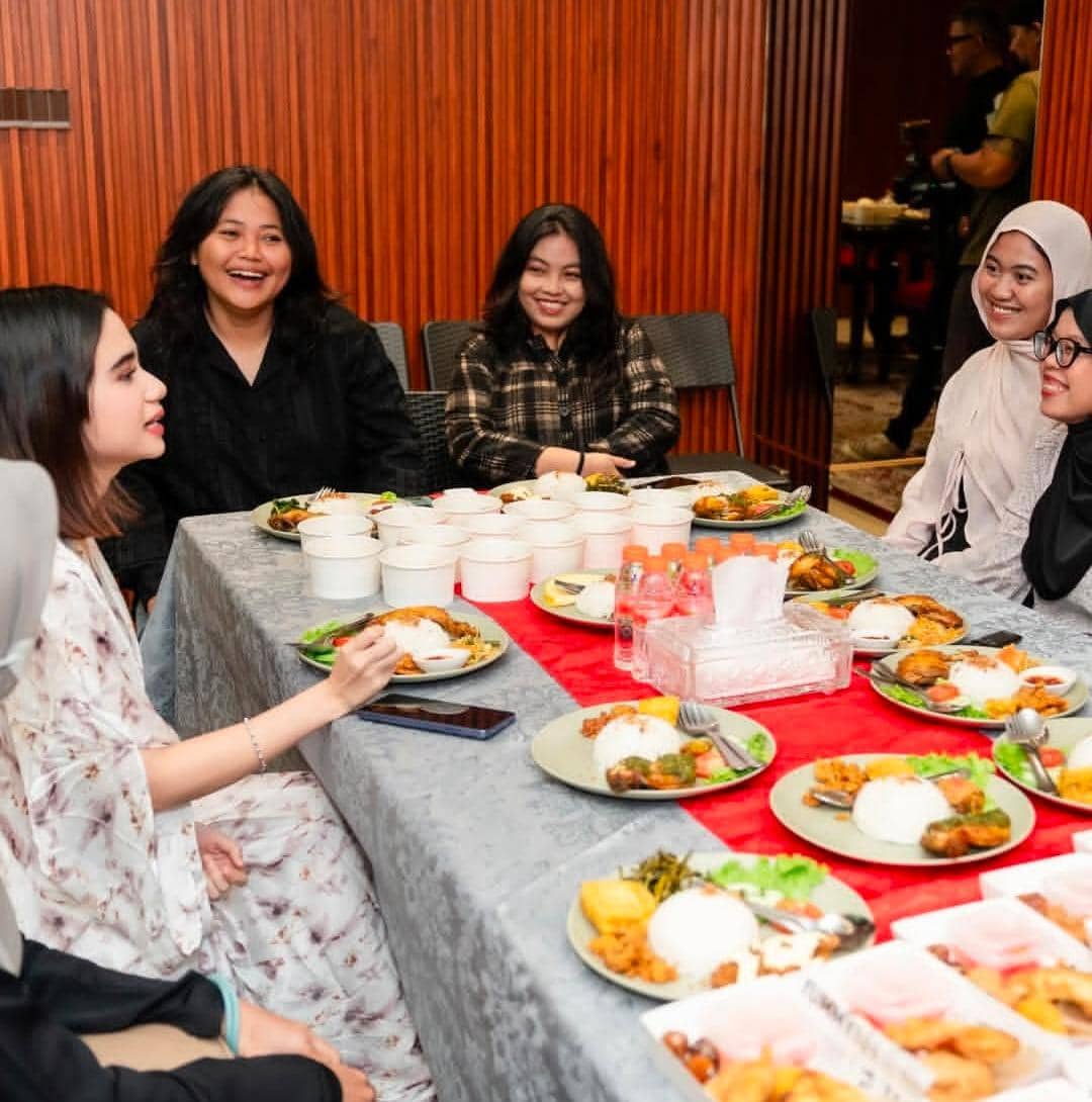 potret intimate bukber Tissa Biani bersama fans