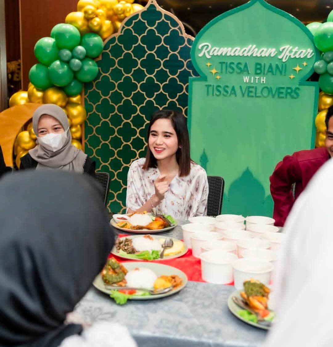 potret intimate bukber Tissa Biani bersama fans